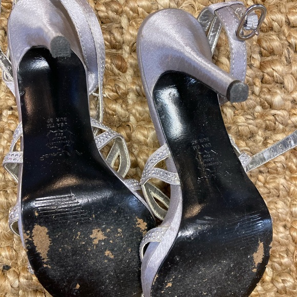 Jewels rhinestones silver satin pumps - Picture 7 of 7